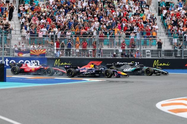 Start, Kimi Antonelli (Mercedes-AMG Petronas 12), Max Verstappen (Oracle Red Bull Racing 3), Charles Leclerc (Scuderia Ferrari HP 16), Grosser Preis von Miami, Motorsport, Herren, Formel 1, Rennen, 03.05.2026 Miami Florida USA