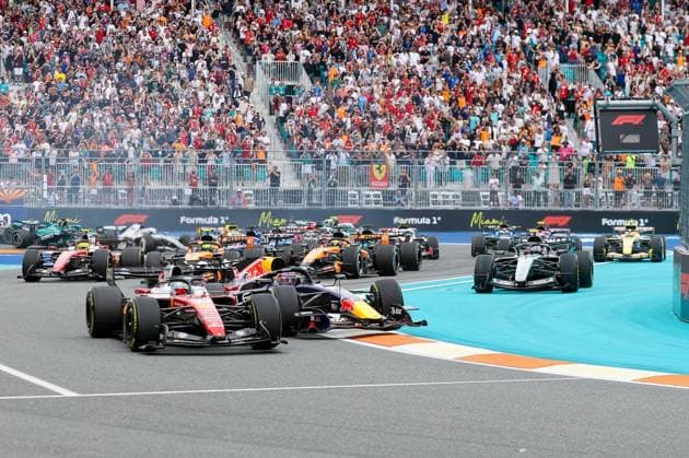 Start, Kimi Antonelli (Mercedes-AMG Petronas 12), Max Verstappen (Oracle Red Bull Racing 3), Charles Leclerc (Scuderia Ferrari HP 16), Grosser Preis von Miami, Motorsport, Herren, Formel 1, Rennen, 03.05.2026 Miami Florida USA