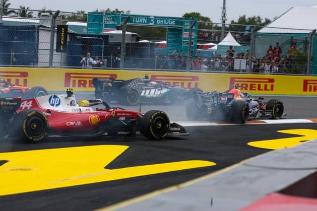 Start, Kimi Antonelli (Mercedes-AMG Petronas 12), Max Verstappen (Oracle Red Bull Racing 3), Charles Leclerc (Scuderia Ferrari HP 16), Grosser Preis von Miami, Motorsport, Herren, Formel 1, Rennen, 03.05.2026 Miami Florida USA