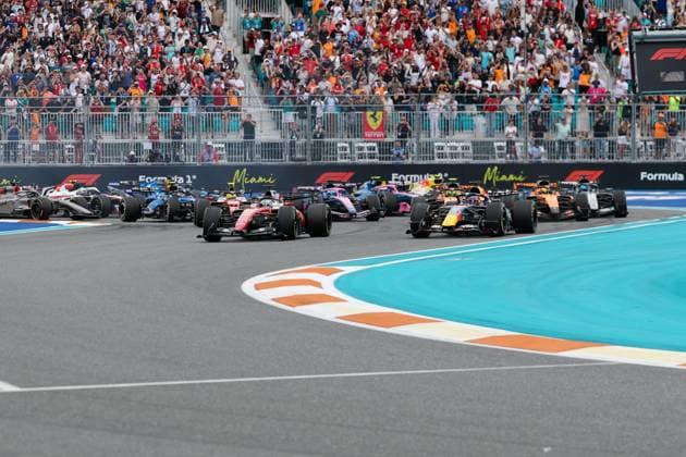 Start, Kimi Antonelli (Mercedes-AMG Petronas 12), Max Verstappen (Oracle Red Bull Racing 3), Charles Leclerc (Scuderia Ferrari HP 16), Grosser Preis von Miami, Motorsport, Herren, Formel 1, Rennen, 03.05.2026 Miami Florida USA
