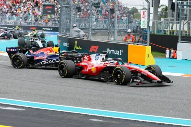 Start, Kimi Antonelli (Mercedes-AMG Petronas 12), Max Verstappen (Oracle Red Bull Racing 3), Charles Leclerc (Scuderia Ferrari HP 16), Grosser Preis von Miami, Motorsport, Herren, Formel 1, Rennen, 03.05.2026 Miami Florida USA