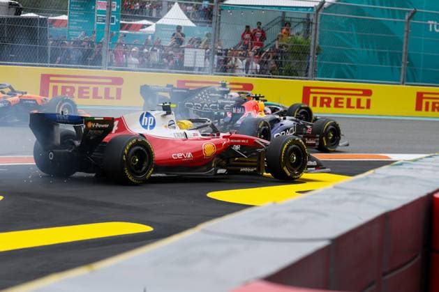 Start, Kimi Antonelli (Mercedes-AMG Petronas 12), Max Verstappen (Oracle Red Bull Racing 3), Charles Leclerc (Scuderia Ferrari HP 16), Grosser Preis von Miami, Motorsport, Herren, Formel 1, Rennen, 03.05.2026 Miami Florida USA
