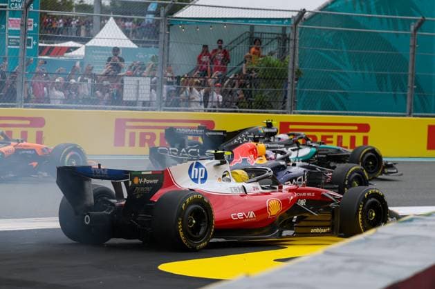 Start, Kimi Antonelli (Mercedes-AMG Petronas 12), Max Verstappen (Oracle Red Bull Racing 3), Charles Leclerc (Scuderia Ferrari HP 16), Grosser Preis von Miami, Motorsport, Herren, Formel 1, Rennen, 03.05.2026 Miami Florida USA