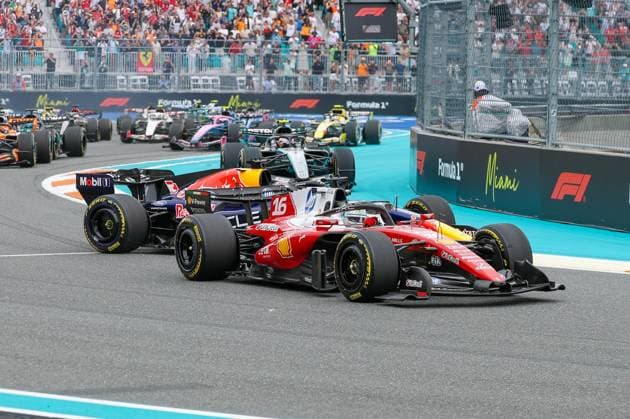 Start, Kimi Antonelli (Mercedes-AMG Petronas 12), Max Verstappen (Oracle Red Bull Racing 3), Charles Leclerc (Scuderia Ferrari HP 16), Grosser Preis von Miami, Motorsport, Herren, Formel 1, Rennen, 03.05.2026 Miami Florida USA