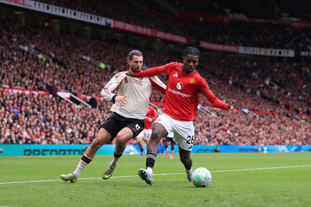 Football - Premier League - Manchester United, ManU v Liverpool 3rd May 2026 - Premier League - Manchester United v Liverpool - Ayden Heaven of Manchester United battles with Dominik Szoboszlai of Liverpool - Photo: Simon Stacpoole Offside. Manchester UK Copyright: xSimonxStacpoolexOffside