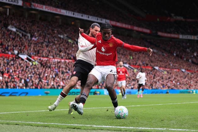 Football - Premier League - Manchester United, ManU v Liverpool 3rd May 2026 - Premier League - Manchester United v Liverpool - Ayden Heaven of Manchester United battles with Dominik Szoboszlai of Liverpool - Photo: Simon Stacpoole Offside. Manchester UK Copyright: xSimonxStacpoolexOffside