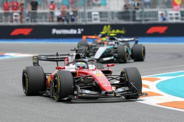 Charles Leclerc (Scuderia Ferrari HP 16), Kimi Antonelli (Mercedes-AMG Petronas 12), Grosser Preis von Miami, Motorsport, Herren, Formel 1, Rennen, 03.05.2026 Miami Florida USA