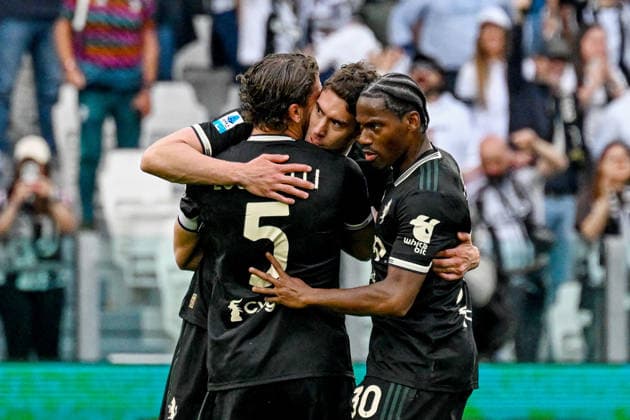 Juventus™ Dusan Vlahovic celebrates after scoring a goal for his team during the Serie A soccer match between Juventus and Hellas Verona at the Allianz Stadium in Turin, Italy - Sunday, May 03, 2026. - Soccer .  Copyright: xTanoxPecoraro LaPressex