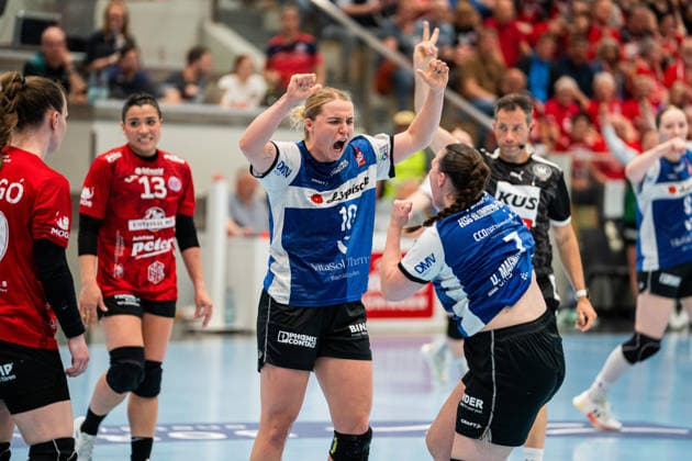 HSG Blomberg-Lippe (GER) vs. Thueringer HC (GER), Handball, 1. Handball Bundesliga Frauen, Halbfinale, Spiel 2, 3.5.2026, Saision 2025 2026, Bad Langensalza Maxi Muehlner (HSG Blomberg-Lippe, 10) und Diana Magnusdottir (HSG Blomberg-Lippe, 07) jubeln nach einem Tor Bad Langensalza Salza-Halle Deutschland