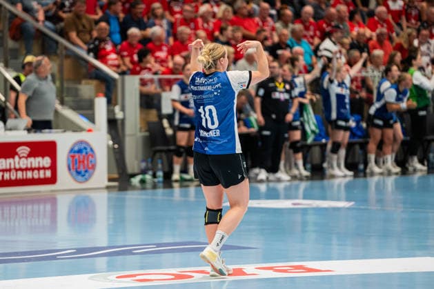 HSG Blomberg-Lippe (GER) vs. Thueringer HC (GER), Handball, 1. Handball Bundesliga Frauen, Halbfinale, Spiel 2, 3.5.2026, Saision 2025 2026, Bad Langensalza Maxi Muehlner (HSG Blomberg-Lippe, 10) motiviert ihre Mitspielerinnen Bad Langensalza Salza-Halle Deutschland