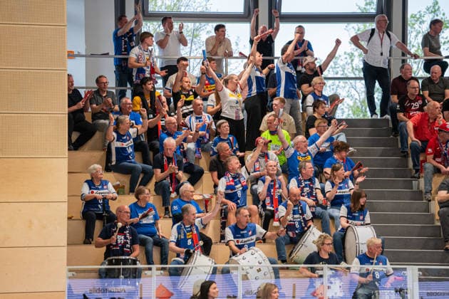 HSG Blomberg-Lippe (GER) vs. Thueringer HC (GER), Handball, 1. Handball Bundesliga Frauen, Halbfinale, Spiel 2, 3.5.2026, Saision 2025 2026, Bad Langensalza Die Fans der HSG Blomberg-Lippe (GER) jubeln nach einem Tor Bad Langensalza Salza-Halle Deutschland