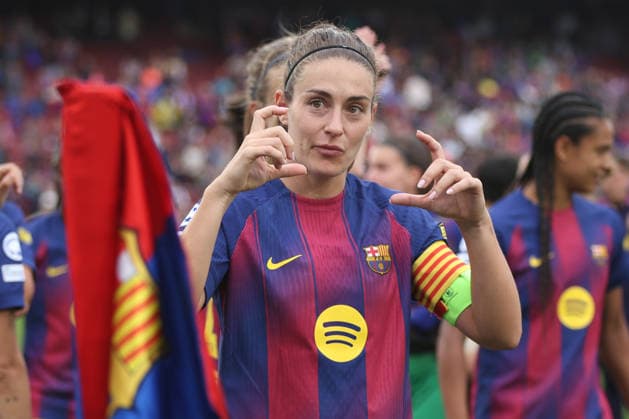 BARCELONA, SPAIN, MAY 3: Alexia Putellas (11 FC Barcelona, Barca asks the fans for a picture during the UEFA Womens Champions League match between FC Barcelona and Bayern Munich at Spotify Camp Nou on May 3rd, 2026 in Barcelona, Spain (Photo by Alexander Canillas Sports Press Photo) Copyright: xAlexanderxCanillas SPPx Sportspressphoto_SPR141174