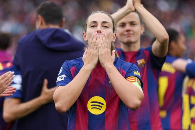 BARCELONA, SPAIN, MAY 3: Alexia Putellas (11 FC Barcelona, Barca gives kisses to the fans during the UEFA Womens Champions League match between FC Barcelona and Bayern Munich at Spotify Camp Nou on May 3rd, 2026 in Barcelona, Spain (Photo by Alexander Canillas Sports Press Photo) Copyright: xAlexanderxCanillas SPPx Sportspressphoto_SPR141182