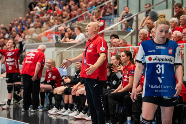 HSG Blomberg-Lippe (GER) vs. Thueringer HC (GER), Handball, 1. Handball Bundesliga Frauen, Halbfinale, Spiel 2, 3.5.2026, Saision 2025 2026, Bad Langensalza Herbert Mueller (Thueringer HC, Trainer) beschwert sich Bad Langensalza Salza-Halle Deutschland