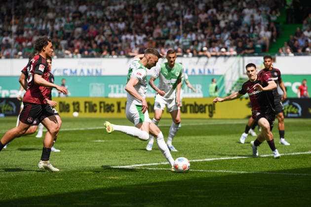 276. Frankenderby: SpVgg Greuther Fuerth vs. 1.FC Nürnberg Football, 2nd Bundesliga 276. Frankenderby: SpVgg Greuther Fuerth vs. 1.FC Nürnberg 3 May 2026 Sportpark Ronhof Thomas Sommer, Fuerth, Germany Image: Felix Higl (Fürth) with an early shot, wide of goal. DFL regulations prohibit any use of photographs as image sequences and or quasi-video Copyright: xPresseFotoxEvansx xRyanxEvansx