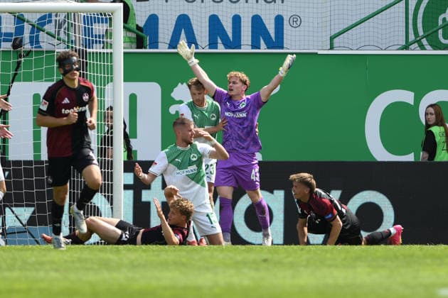 276. Frankenderby: SpVgg Greuther Fuerth vs. 1.FC Nürnberg Football, 2nd Bundesliga 276. Frankenderby: SpVgg Greuther Fuerth vs. 1.FC Nürnberg 3 May 2026 Sportpark Ronhof Thomas Sommer, Fuerth, Germany Image: Fuerth looking for a foul. DFL regulations prohibit any use of photographs as image sequences and or quasi-video Copyright: xPresseFotoxEvansx xRyanxEvansx