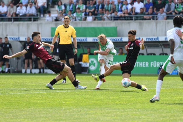 276. Frankenderby: SpVgg Greuther Fuerth vs. 1.FC Nürnberg Football, 2nd Bundesliga 276. Frankenderby: SpVgg Greuther Fuerth vs. 1.FC Nürnberg 3 May 2026 Sportpark Ronhof Thomas Sommer, Fuerth, Germany Image: Felix Klaus (Fürth) with a shot on goal. DFL regulations prohibit any use of photographs as image sequences and or quasi-video Copyright: xPresseFotoxEvansx xRyanxEvansx