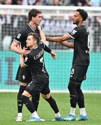 Foto IPP Massimo Rana Torino 03 05 2026 Calcio Campionato di Serie A 2025 2026 Juventus-Hellas Verona 1-1 nella foto l esultanza di Francisco Conceicao con Dusan Vlahovic dopo il suo gol vicino a loro Lloyd Kelly Italy Photo Press Worldwide Copyright italy ITALY  Copyright: xR4924_italyphotopressx
