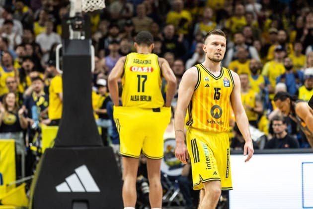 GER, easy-Credit Basketball-Bundesliga, ALBA Berlin - Niners Chemnitz. 03.05.2026, Uber Arena, Berlin, GER, easy-Credit Basketball-Bundesliga, ALBA Berlin - Niners Chemnitz. Martin Hermannsson (ALBA Berlin 15) schaut verzweifelt Foto Alexander Trienitz Berlin Uber Arena Berlin Deutschland