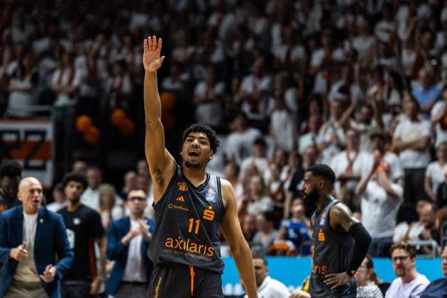 GER, easy-Credit Basketball-Bundesliga, ALBA Berlin - Niners Chemnitz. 03.05.2026, Uber Arena, Berlin, GER, easy-Credit Basketball-Bundesliga, ALBA Berlin - Niners Chemnitz. Kostja Mushidi (Niners Chemnitz, 11) gibt Handzeichen Foto Alexander Trienitz Berlin Uber Arena Berlin Deutschland