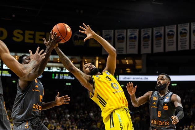 GER, easy-Credit Basketball-Bundesliga, ALBA Berlin - Niners Chemnitz. 03.05.2026, Uber Arena, Berlin, GER, easy-Credit Basketball-Bundesliga, ALBA Berlin - Niners Chemnitz. J wan Roberts (ALBA Berlin 13) Foto Alexander Trienitz Berlin Uber Arena Berlin Deutschland