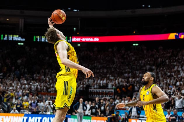 GER, easy-Credit Basketball-Bundesliga, ALBA Berlin - Niners Chemnitz. 03.05.2026, Uber Arena, Berlin, GER, easy-Credit Basketball-Bundesliga, ALBA Berlin - Niners Chemnitz. Malte Delow (ALBA Berlin 6) Foto Alexander Trienitz Berlin Uber Arena Berlin Deutschland