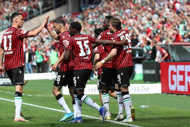 Hannover 96 vs Münster, 2. BL Hannover, 03.05.2026, Fussball - Herren, 2. BL, Saison 2025 2026, Hannover 96 vs Preußen Münster, Mustapha Bundu (Hannover96) jubelt mit Mannschaftskollegen nach seinem Tor zum 2:2 (DFL DFB REGULATIONS PROHIBIT ANY USE OF PHOTOGRAPHS as IMAGE SEQUENCES and or QUASI-VIDEO) Heinz von Heiden Arena Niedersachsen Deutschland