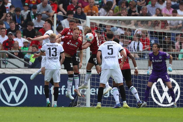 Hannover 96 vs Münster, 2. BL Hannover, 03.05.2026, Fussball - Herren, 2. BL, Saison 2025 2026, Hannover 96 vs Preußen Münster, Lars Lokotsch (Münster), Havard Nielsen (Hannover 96), Stefan Teitur Thordarson (Hannover 96) , Torwart Nahuell Noll (Hannover 96) (DFL DFB REGULATIONS PROHIBIT ANY USE OF PHOTOGRAPHS as IMAGE SEQUENCES and or QUASI-VIDEO) Heinz von Heiden Arena Niedersachsen Deutschland