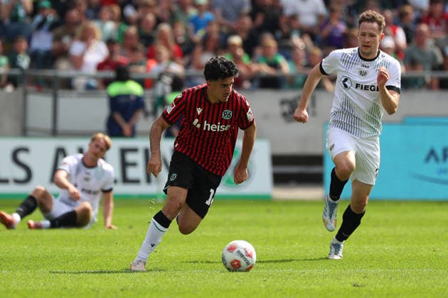 Hannover 96 vs Münster, 2. BL Hannover, 03.05.2026, Fussball - Herren, 2. BL, Saison 2025 2026, Hannover 96 vs Preußen Münster, Husseyn Chakroun (Hannover 96), Paul Jaeckel (Münster) (DFL DFB REGULATIONS PROHIBIT ANY USE OF PHOTOGRAPHS as IMAGE SEQUENCES and or QUASI-VIDEO) Heinz von Heiden Arena Niedersachsen Deutschland