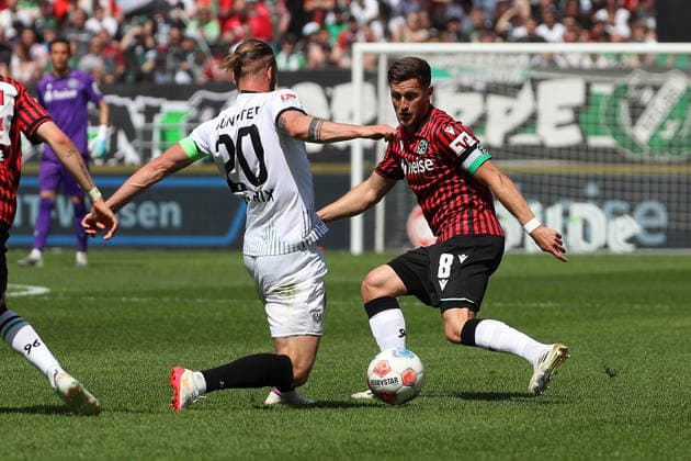 Hannover 96 vs Münster, 2. BL Hannover, 03.05.2026, Fussball - Herren, 2. BL, Saison 2025 2026, Hannover 96 vs Preußen Münster, Jorrit Hendrix (Münster), Enzo Leopold (Hannover 96) (DFL DFB REGULATIONS PROHIBIT ANY USE OF PHOTOGRAPHS as IMAGE SEQUENCES and or QUASI-VIDEO) Heinz von Heiden Arena Niedersachsen Deutschland