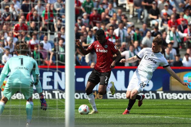 Hannover 96 vs Münster, 2. BL Hannover, 03.05.2026, Fussball - Herren, 2. BL, Saison 2025 2026, Hannover 96 vs Preußen Münster, Torwart Johannes Schenk (Münster) , Mustapha Bundu (Hannover96), Niko Koulis (Münster) (DFL DFB REGULATIONS PROHIBIT ANY USE OF PHOTOGRAPHS as IMAGE SEQUENCES and or QUASI-VIDEO) Heinz von Heiden Arena Niedersachsen Deutschland