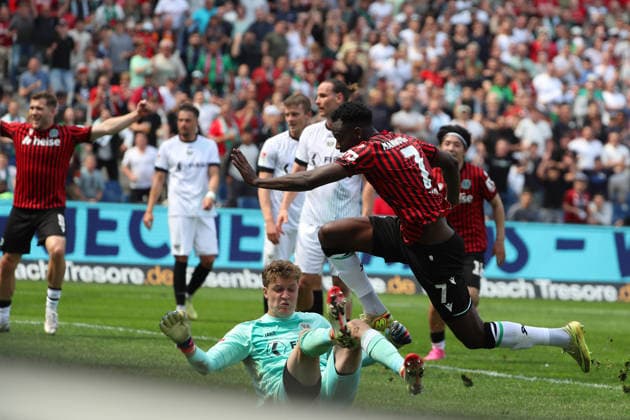Hannover 96 vs Münster, 2. BL Hannover, 03.05.2026, Fussball - Herren, 2. BL, Saison 2025 2026, Hannover 96 vs Preußen Münster, Mustapha Bundu (Hannover96) jubelt nach seinem Tor zum 2:2, Torwart Johannes Schenk (Münster) (DFL DFB REGULATIONS PROHIBIT ANY USE OF PHOTOGRAPHS as IMAGE SEQUENCES and or QUASI-VIDEO) Heinz von Heiden Arena Niedersachsen Deutschland