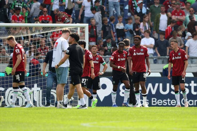 Hannover 96 vs Münster, 2. BL Hannover, 03.05.2026, Fussball - Herren, 2. BL, Saison 2025 2026, Hannover 96 vs Preußen Münster. Spielende, enttäuschung (DFL DFB REGULATIONS PROHIBIT ANY USE OF PHOTOGRAPHS as IMAGE SEQUENCES and or QUASI-VIDEO) Heinz von Heiden Arena Niedersachsen Deutschland