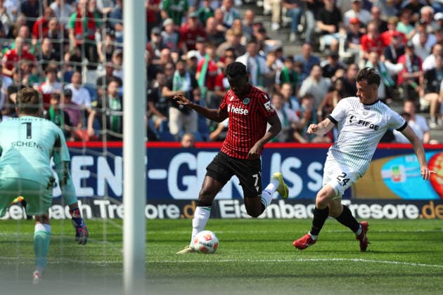 Hannover 96 vs Münster, 2. BL Hannover, 03.05.2026, Fussball - Herren, 2. BL, Saison 2025 2026, Hannover 96 vs Preußen Münster, Torwart Johannes Schenk (Münster) , Mustapha Bundu (Hannover96), Niko Koulis (Münster) (DFL DFB REGULATIONS PROHIBIT ANY USE OF PHOTOGRAPHS as IMAGE SEQUENCES and or QUASI-VIDEO) Heinz von Heiden Arena Niedersachsen Deutschland