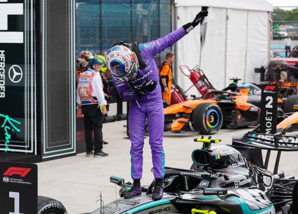 Andrea Kimi Antonelli (Mercedes-AMG Petronas F1 Team, Italien, 12) nach dem Sieg im Rennen. USA, Formel 1 Weltmeisterschaft, Miami Grand Prix, Miami International Autodrome, Miami Gardens, Renntag, Saison 2026, 03.05.2026 USA, Formel 1 Weltmeisterschaft, Miami Grand Prix, Miami International Autodrome, Miami Gardens, Rennen, Saison 2026, 03.05.2026 Miami Gardens Copyright: xEibner-Pressefoto ScottxColemanx EP_SCN