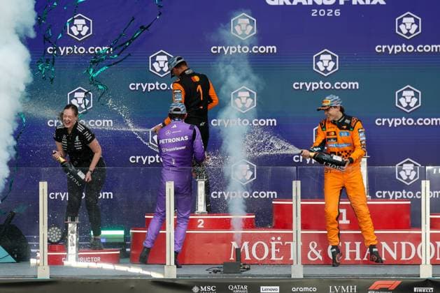 Champagnerdusche zwischen 2 Platz Lando Norris (McLaren Formula 1 Team), Winner, Sieger, Kimi Antonelli (Mercedes-AMG Petronas 12), 3 Platz Oscar Piastri (McLaren Formula 1 Team 81), Grosser Preis von Miami, Motorsport, Herren, Formel 1, Rennen, 03.05.2026 Miami Florida USA