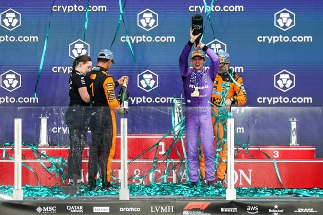 Champagnerdusche zwischen 2 Platz Lando Norris (McLaren Formula 1 Team), Winner, Sieger, Kimi Antonelli (Mercedes-AMG Petronas 12), 3 Platz Oscar Piastri (McLaren Formula 1 Team 81), Amy Walker (Mercedes-AMG Petronas), Grosser Preis von Miami, Motorsport, Herren, Formel 1, Rennen, 03.05.2026 Miami Florida USA
