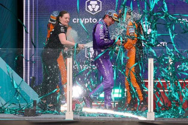 Champagnerdusche zwischen 2 Platz Lando Norris (McLaren Formula 1 Team), Winner, Sieger, Kimi Antonelli (Mercedes-AMG Petronas 12), 3 Platz Oscar Piastri (McLaren Formula 1 Team 81), Grosser Preis von Miami, Motorsport, Herren, Formel 1, Rennen, 03.05.2026 Miami Florida USA
