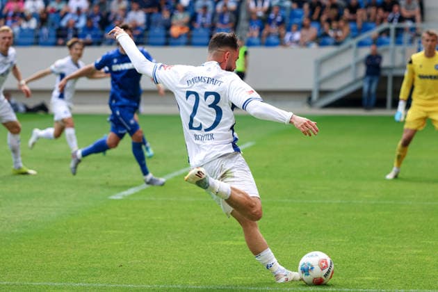 Deutschland: Karlsruher SC vs. SV Darmstadt 98, 32. Spieltag, 2. Bundesliga, Saison 2025 26, BBBank Wildpark (Karlsruhe): Marco Richter, (SV Darmstadt 98, 23) Karlsruhe BBBank Wildpark Baden-Württemberg Deutschland
