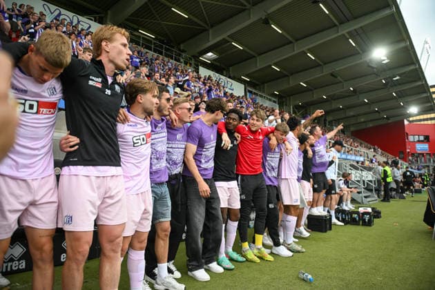 3. Liga - 25 26 - SV Wehen Wiesbaden - VfL Osnabrück am 03.05.2026 in der BRITA-Arena in Wiesbaden Die Mannschaft des VfL Osnabrück feiert den Aufstieg in die 2. Bundesliga und die Meisterschaft
