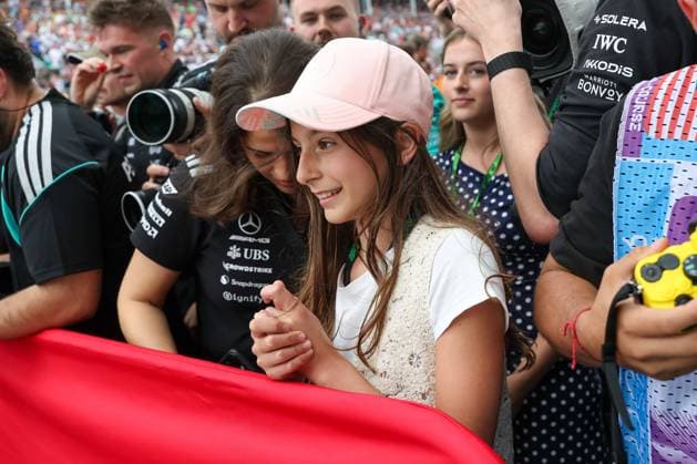 die kleine Schwester Maggie wartet auf ihren Bruder Kimi Antonelli (Mercedes-AMG Petronas 12), Grosser Preis von Miami, Motorsport, Herren, Formel 1, Rennen, 03.05.2026 Miami Florida USA