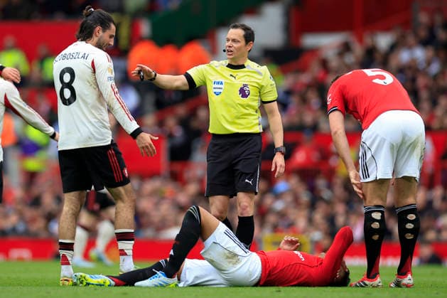 Manchester United, ManU v Liverpool, Premier League Referee Darren England reacts to Dominik Szoboszlai (8) of Liverpool as Casemiro (18) of Manchester United lies injured during the Premier League match between Manchester United and Liverpool at Old Trafford, Manchester, UK on 3 May 2026. Manchester Old Trafford Greater Manchester UK Editorial use only DataCo restrictions apply See www.football-dataco.com , Copyright: xConorxMolloyx PSI-24192-0179