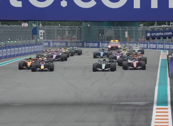 Formula 1 Crypto.com Miami Grand Prix 2026 03.05.2026, Miami International Autodrome, Miami, Formula 1 Crypto.com Miami Grand Prix 2026 ,im Bild Rennstart:, Max Verstappen (NLD), Oracle Red Bull Racing, Charles Leclerc (MCO), Scuderia Ferrari HP, Andrea Kimi Antonelli (ITA), Mercedes-AMG Petronas Formula One Team, Lando Norris (GBR), McLaren Mastercard F1 Team, Oscar Piastri (AUS), Lewis Hamilton (GBR), George Russell (GBR)