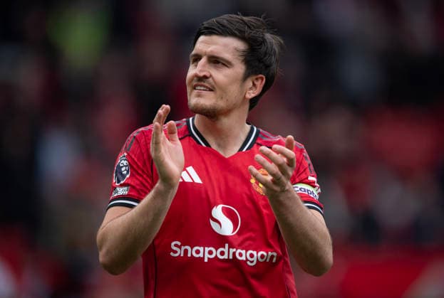Manchester United, ManU v Liverpool - Premier League MANCHESTER, ENGLAND - MAY 3: Harry Maguire of Manchester United acknowledges the fans after the Premier League match between Manchester United and Liverpool at Old Trafford on May 3, 2026 in Manchester, England. Harry Maguire Manchester Old Trafford England United Kingdom Copyright: xVisionhausx 776340702