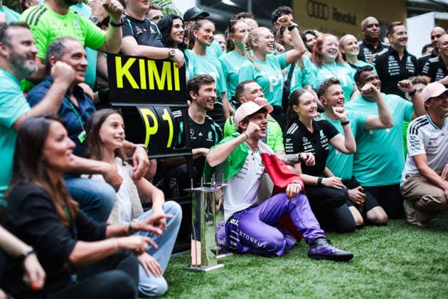 F1 - MIAMI GRAND PRIX 2026 KIMI ANTONELLI Andrea (ita), Mercedes AMG F1 Team W16, portrait team celebration during the Formula 1 Miami Grand Prix 2026, 4th round of the 2026 Formula One World Championship, WM, Weltmeisterschaft from May 1 to 3, 2026 on the Miami International Autodrome, in Miami Gardens, USA - Miami GardensUnited States  Copyright: xEricxAlonsox