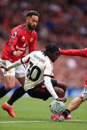 Football - Premier League - Manchester United, ManU v Liverpool 3rd May 2026 - Premier League - Manchester United v Liverpool - Jeremie Frimpong of Liverpool battles with Matheus Cunha of Manchester United - Photo: Simon Stacpoole Offside. Manchester UK Copyright: xSimonxStacpoolexOffside