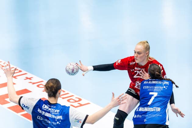 03.05.2026, GER, Handball, Frauen, Saison 2025 2026, Alsco 1.Bl, PlayOff Halbfinale Spiel 2, Thueringer HC - HSG Blomberg-Lippe Nieke Kuehne (HSG Blomberg-Lippe), Diana Doegg Magnusdottir (HSG Blomberg-Lippe), Johanna Reichert (Thueringer HC,29) 99947 Bad Langensalza Salza Halle Sporthalle Mehrz Thüringen Deutschland