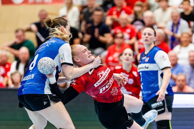 03.05.2026, GER, Handball, Frauen, Saison 2025 2026, Alsco 1.Bl, PlayOff Halbfinale Spiel 2, Thueringer HC - HSG Blomberg-Lippe Andrea Jacobsen (HSG Blomberg-Lippe), Johanna Reichert (Thueringer HC,29) 99947 Bad Langensalza Salza Halle Sporthalle Mehrz Thüringen Deutschland