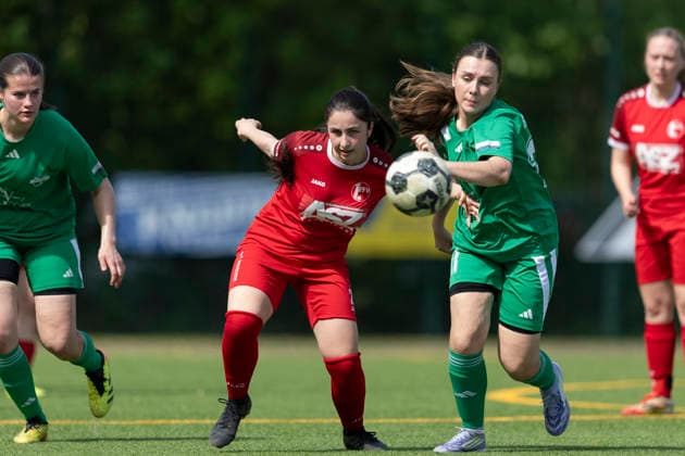 Thüringen-Pokal Halbfinal Frauen: Saalfeld Titans vs. 1. FFV Erfurt; Saalfeld; 03.05.2026 Samira Visargova ( 22; 1. FFV Erfurt) gegen Marie-Therese Franke ( 21; Saalfeld Titans) Thüringen-Pokal Halbfinal Frauen: Saalfeld Titans vs. 1. FFV Erfurt; An den Saalewiesen; 03.05.2026 Copyright: xBEAUTIFULxSPORTS Duehringx