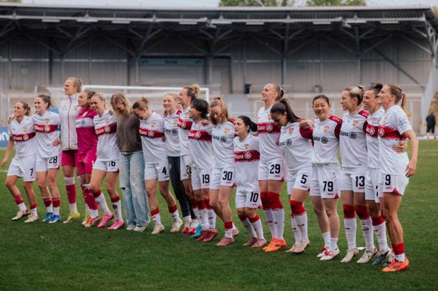 03.05.26, Women, Football, 2.Bundesliga, Season 2025 2026, VFL Bochum 1848 - VfB Stuttgart, Matchday 24 Team of VfB Stuttgart celebration of the 2:0 win in front of their fans, BOCHUM Lohrheidestadion - Wattenscheid NRW Deutschland